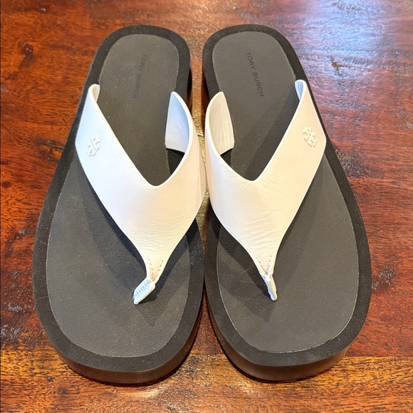 Tory Burch Black and White Platform Flip Flop Sandals size 8 - Picture 3 of 9